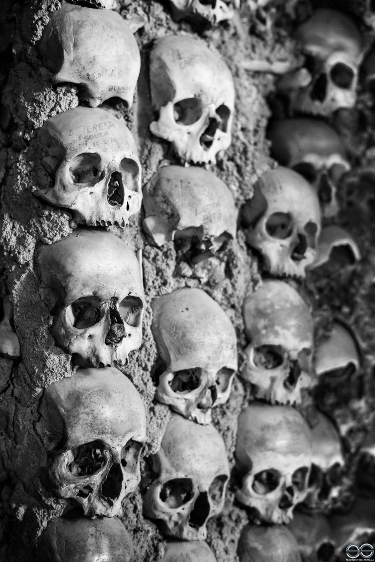 Skulls, Capela dos Ossos, Évora.jpg